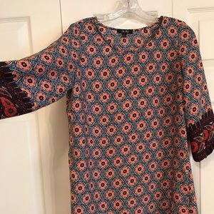 Beautiful lightweight tunic size medium fits 8